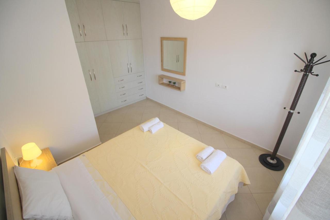 Kosta'S City Apartment Sarandë エクステリア 写真