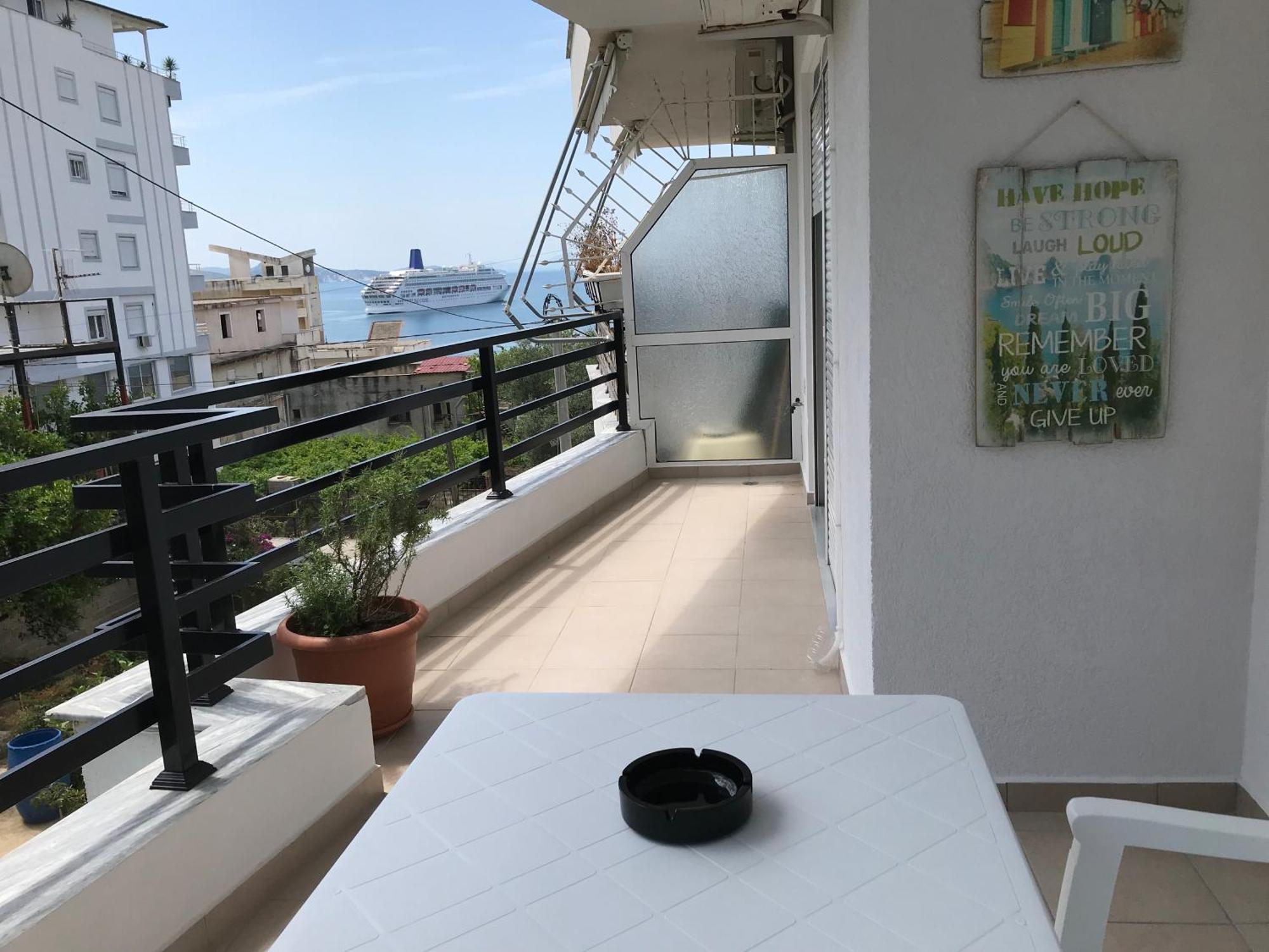 Kosta'S City Apartment Sarandë エクステリア 写真